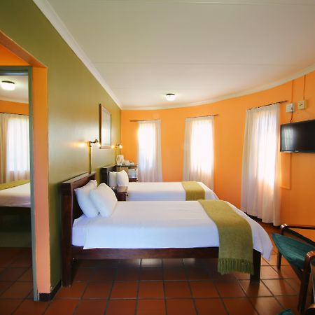 Kalahari Arms Hotel Khemsbok Exterior photo