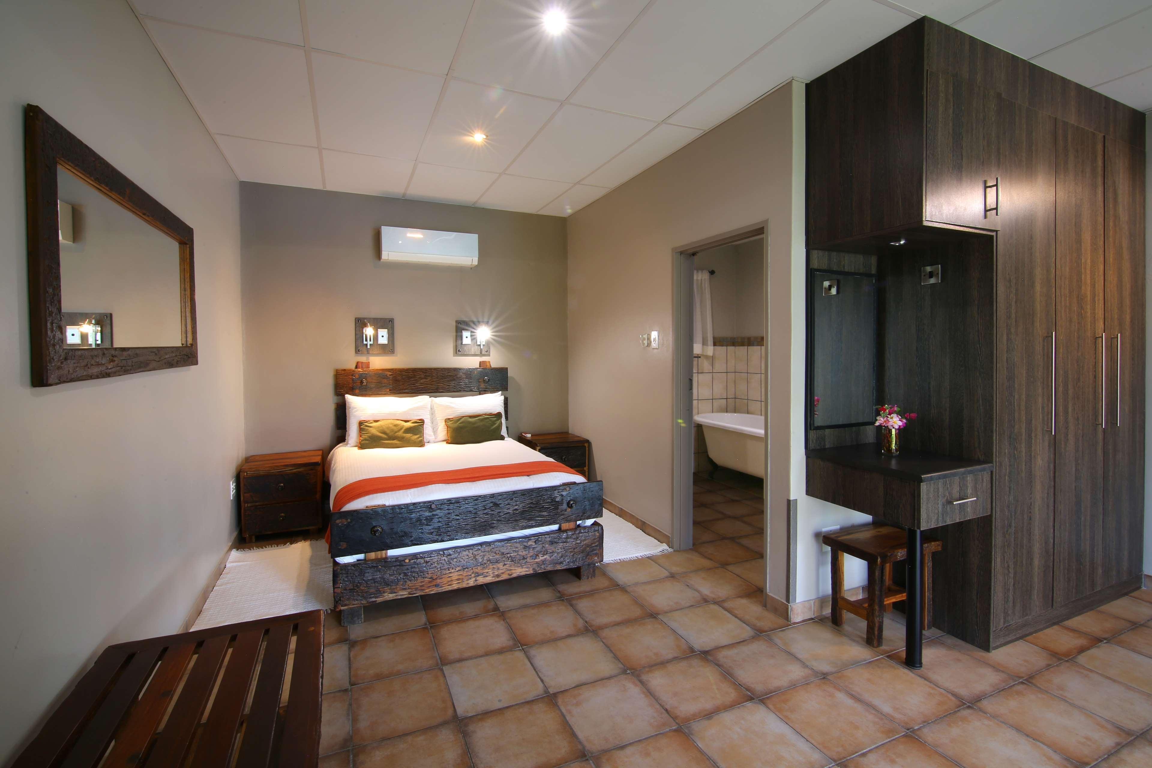Kalahari Arms Hotel Khemsbok Exterior photo