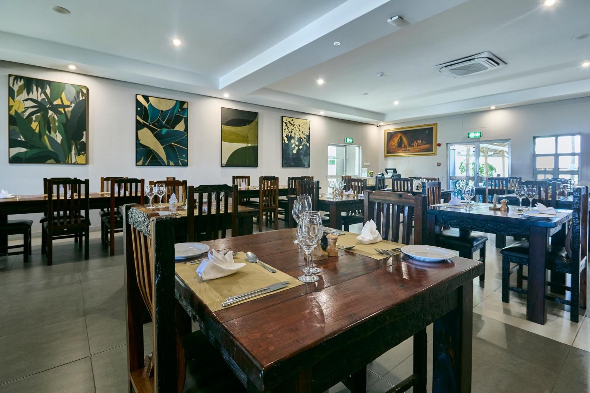 Kalahari Arms Hotel Khemsbok Exterior photo