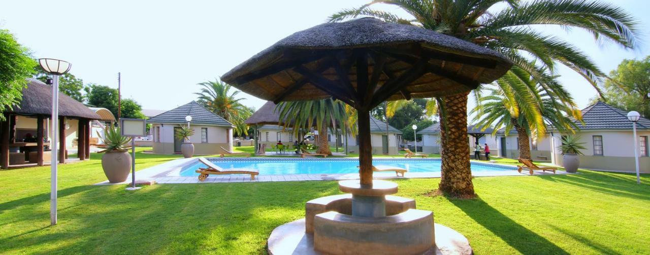 Kalahari Arms Hotel Khemsbok Exterior photo