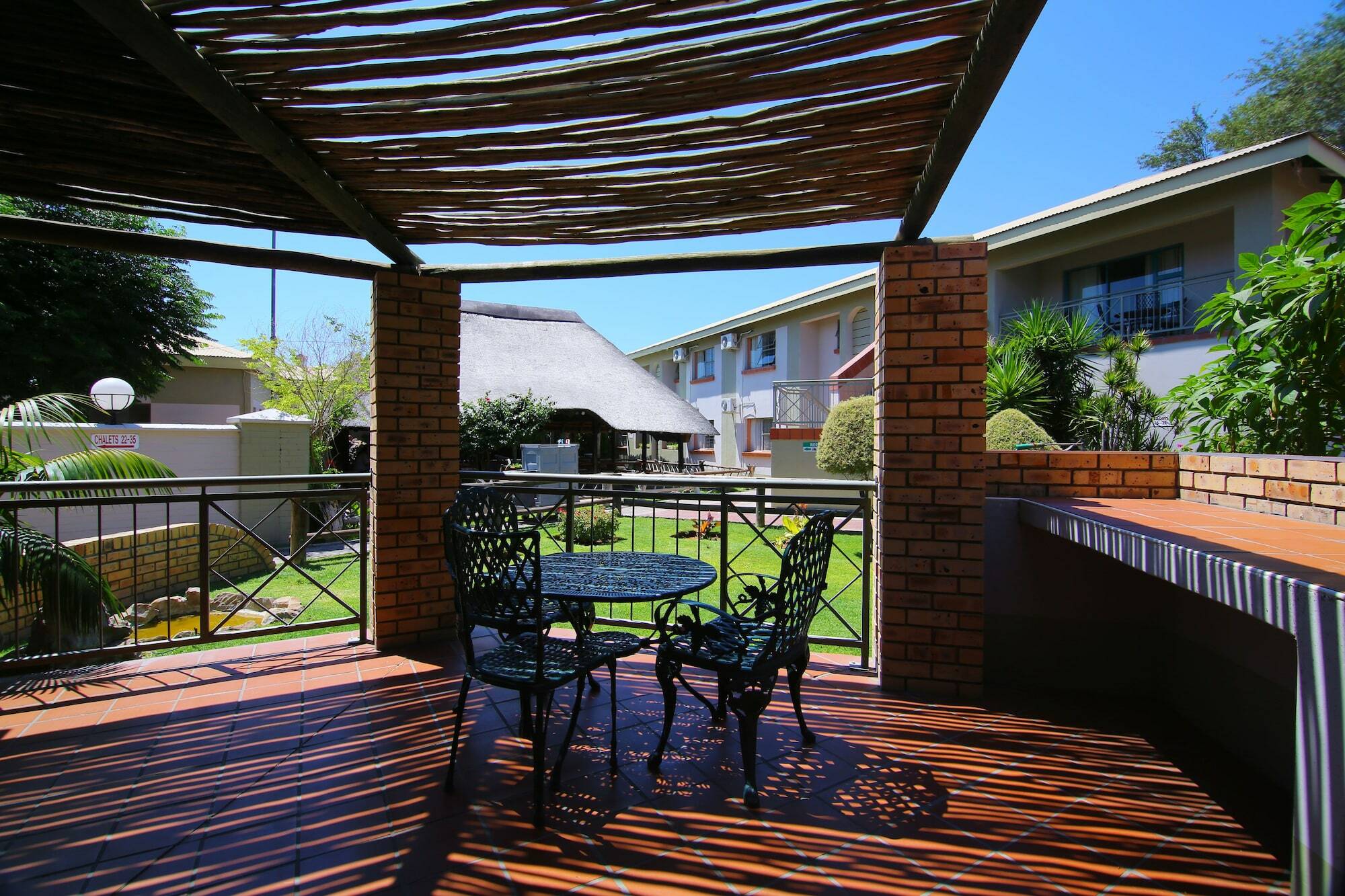 Kalahari Arms Hotel Khemsbok Exterior photo